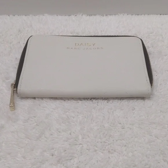 Daisy Marc Jacobs Pouch White Ivory Wallet Clutch - Picture 2 of 11
